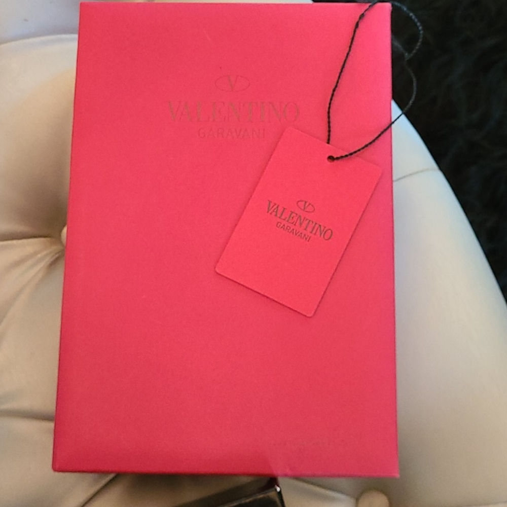 Valentino gorgeous crystal necklace - Picture 10 of 10